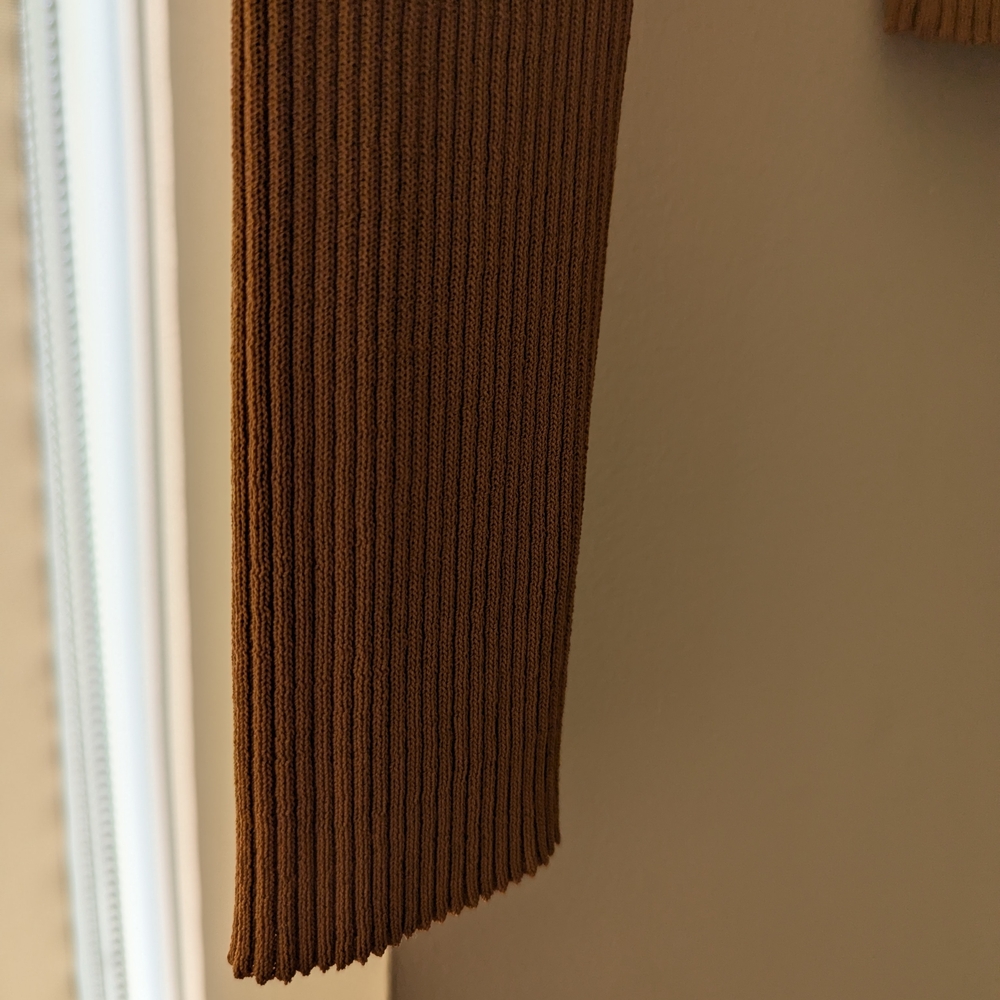 Leith V-Neck Brown Ribbed Button-Up Sweater - Picture 6 of 12